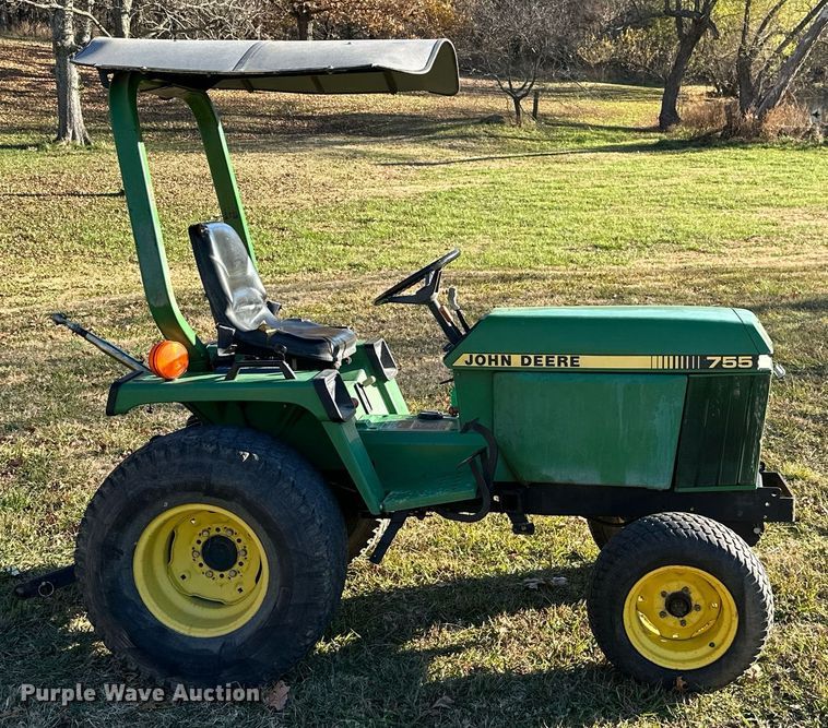 image for item NO9481 1994 John Deere 755  compactor tractor