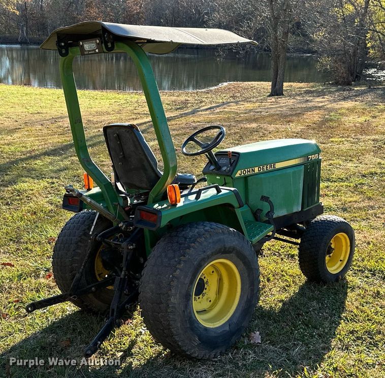 image for item NO9481 1994 John Deere 755  compactor tractor