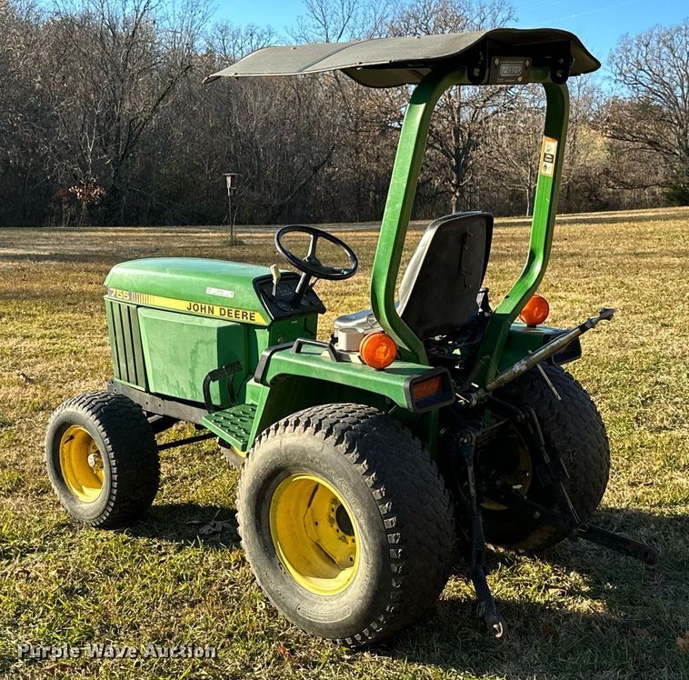 image for item NO9481 1994 John Deere 755  compactor tractor