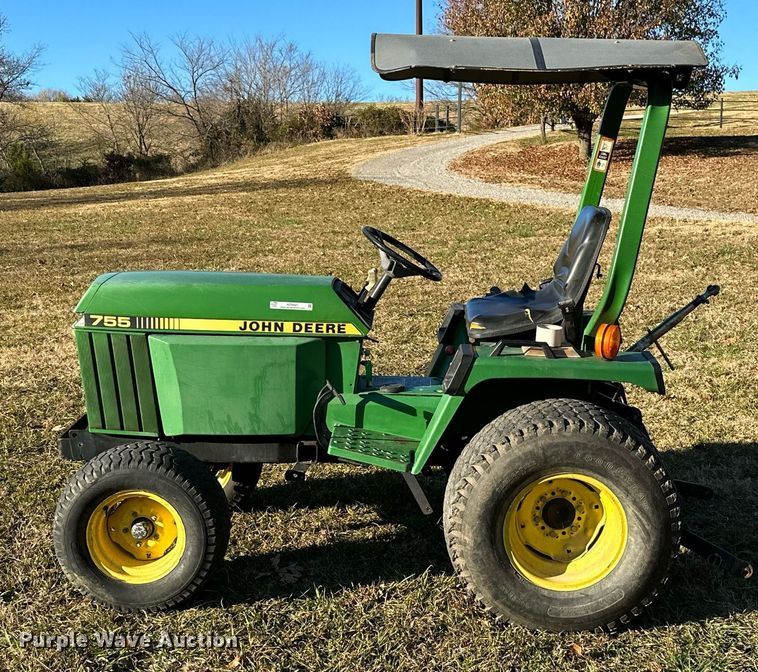 image for item NO9481 1994 John Deere 755  compactor tractor