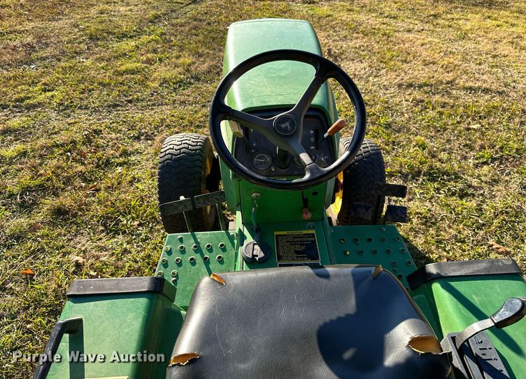 image for item NO9481 1994 John Deere 755  compactor tractor