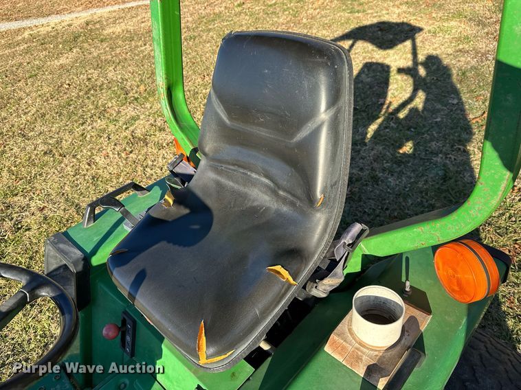 image for item NO9481 1994 John Deere 755  compactor tractor