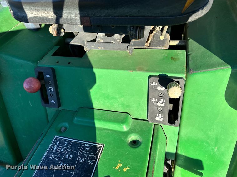 image for item NO9481 1994 John Deere 755  compactor tractor