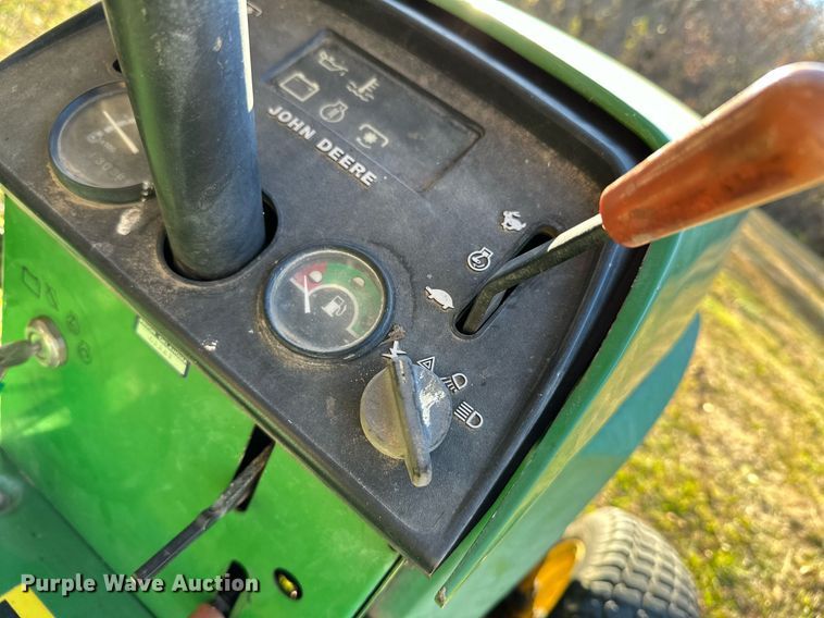 image for item NO9481 1994 John Deere 755  compactor tractor