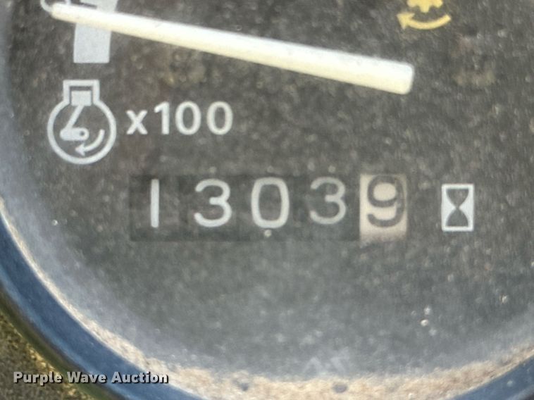 image for item NO9481 1994 John Deere 755  compactor tractor