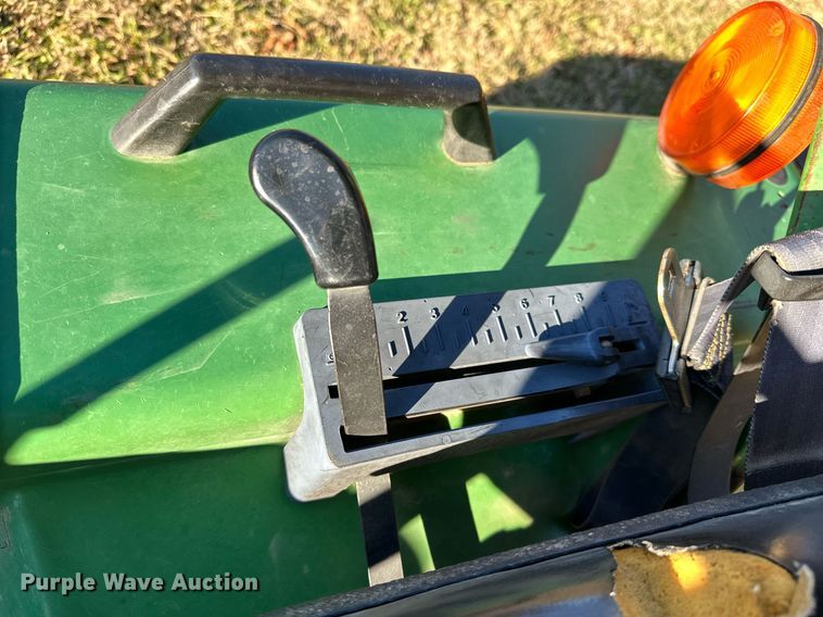 image for item NO9481 1994 John Deere 755  compactor tractor