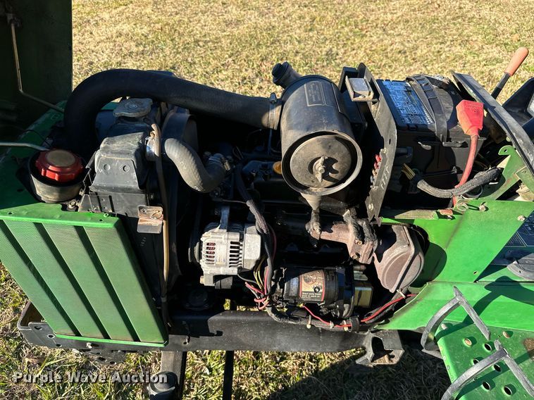 image for item NO9481 1994 John Deere 755  compactor tractor