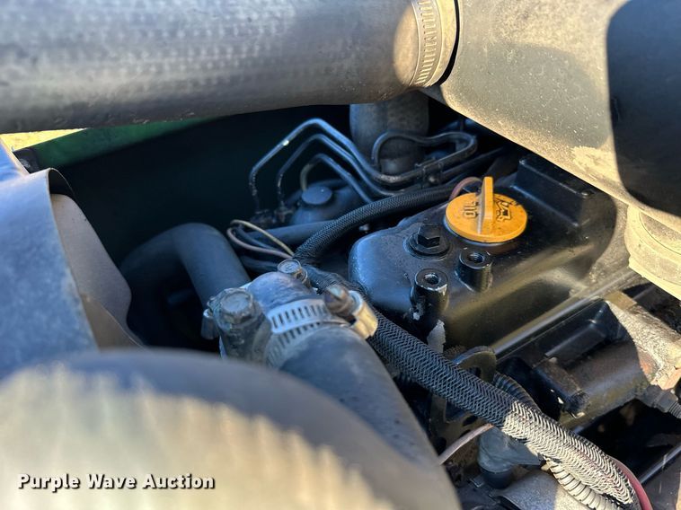 image for item NO9481 1994 John Deere 755  compactor tractor