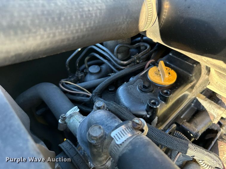 image for item NO9481 1994 John Deere 755  compactor tractor