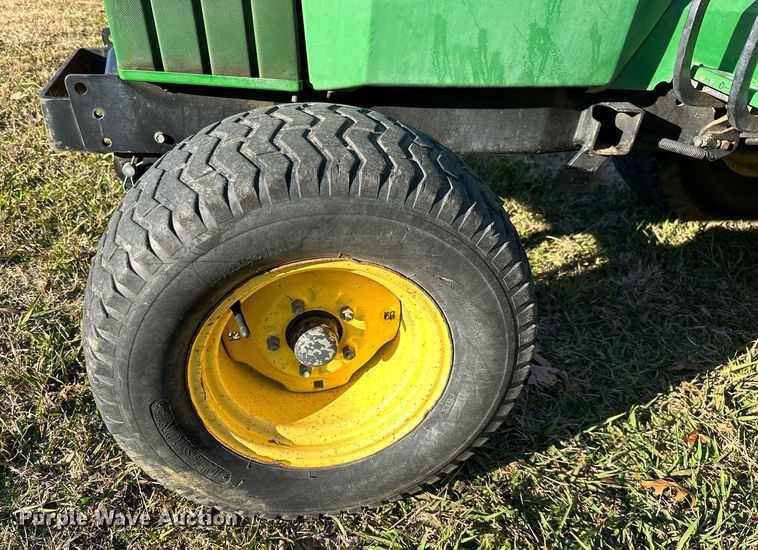 image for item NO9481 1994 John Deere 755  compactor tractor