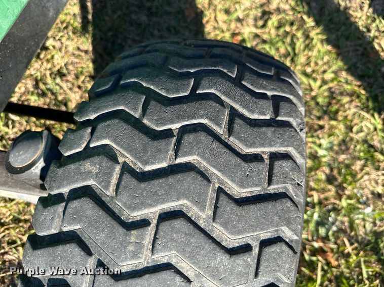 image for item NO9481 1994 John Deere 755  compactor tractor