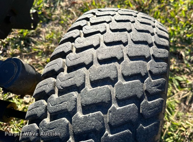 image for item NO9481 1994 John Deere 755  compactor tractor