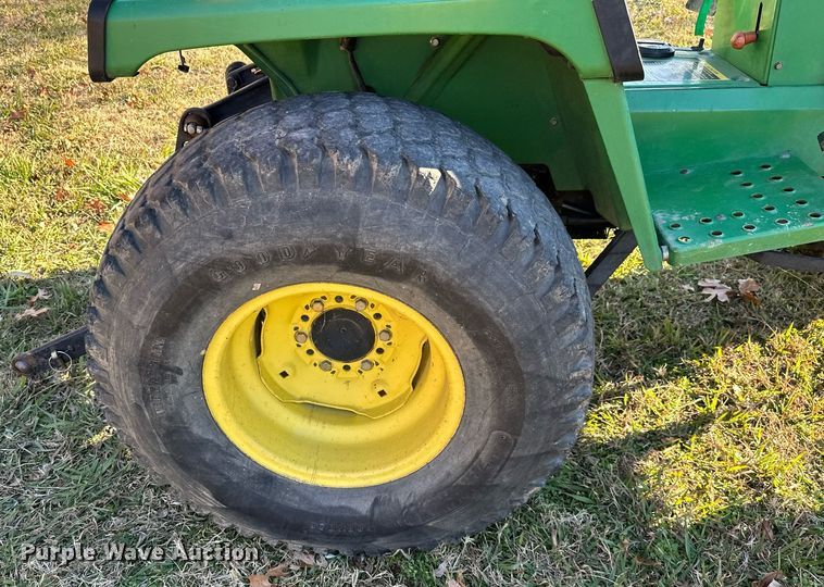 image for item NO9481 1994 John Deere 755  compactor tractor