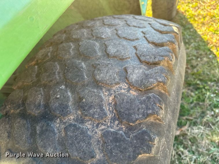 image for item NO9481 1994 John Deere 755  compactor tractor