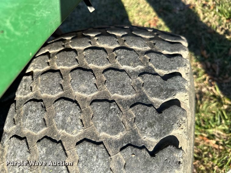 image for item NO9481 1994 John Deere 755  compactor tractor