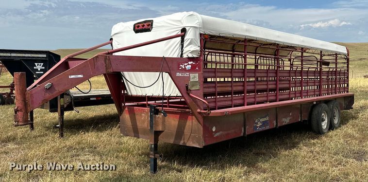image for item NP9539 1989 Gooseneck 89-2426-F  Livestock Trailer