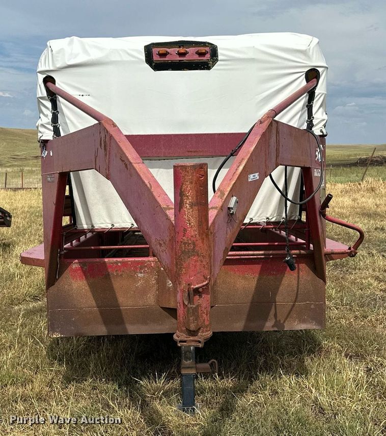 image for item NP9539 1989 Gooseneck 89-2426-F  Livestock Trailer