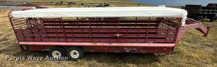 image for item NP9539 1989 Gooseneck 89-2426-F  Livestock Trailer
