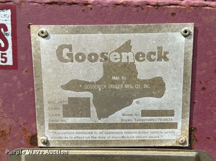 image for item NP9539 1989 Gooseneck 89-2426-F  Livestock Trailer