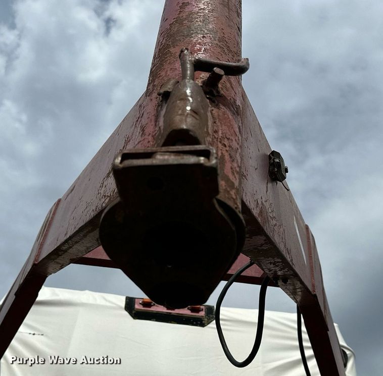 image for item NP9539 1989 Gooseneck 89-2426-F  Livestock Trailer