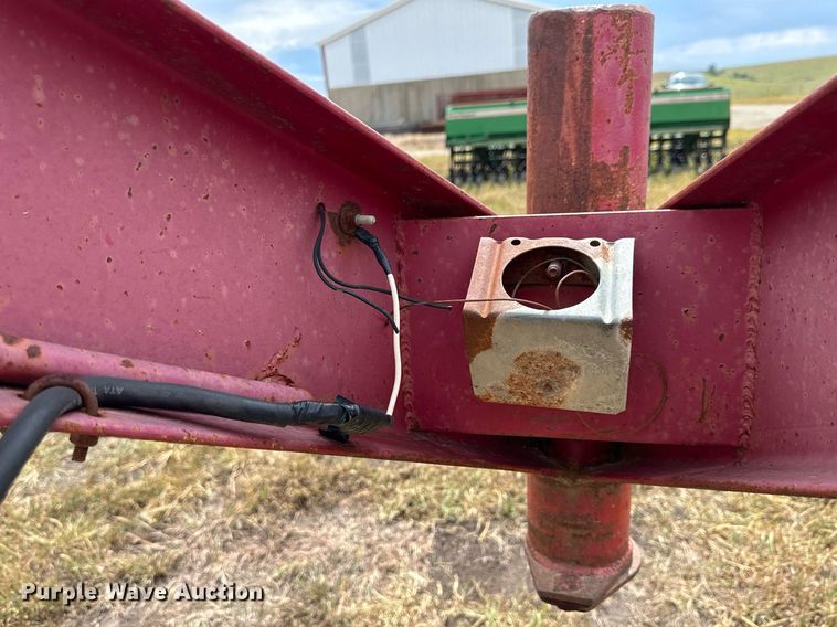 image for item NP9539 1989 Gooseneck 89-2426-F  Livestock Trailer