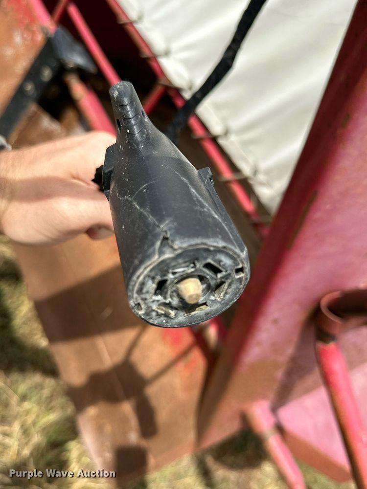 image for item NP9539 1989 Gooseneck 89-2426-F  Livestock Trailer