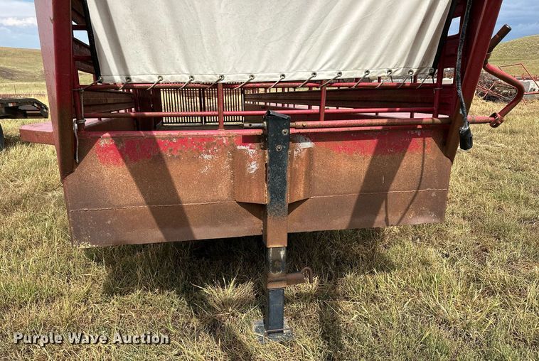 image for item NP9539 1989 Gooseneck 89-2426-F  Livestock Trailer