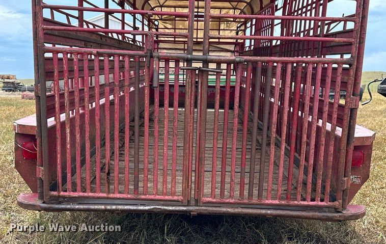 image for item NP9539 1989 Gooseneck 89-2426-F  Livestock Trailer