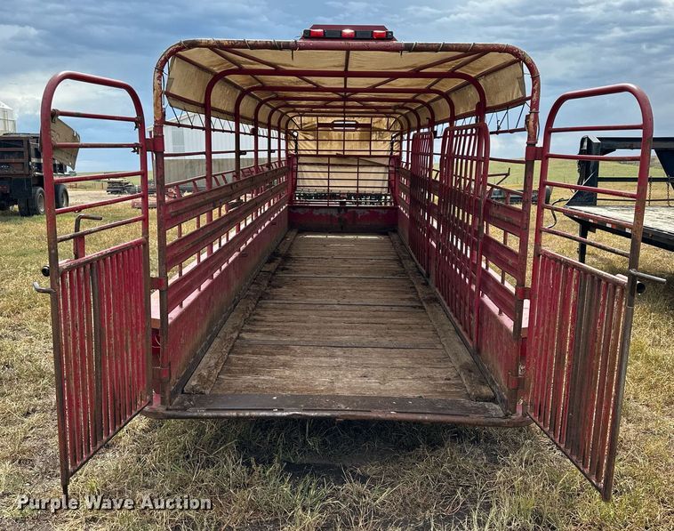 image for item NP9539 1989 Gooseneck 89-2426-F  Livestock Trailer