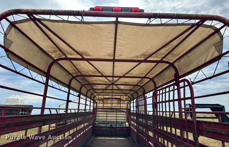 image for item NP9539 1989 Gooseneck 89-2426-F  Livestock Trailer