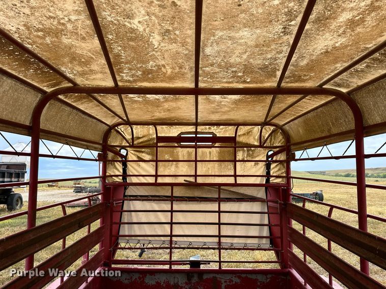 image for item NP9539 1989 Gooseneck 89-2426-F  Livestock Trailer