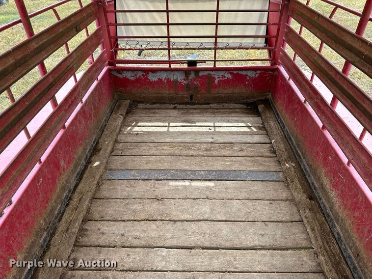 image for item NP9539 1989 Gooseneck 89-2426-F  Livestock Trailer