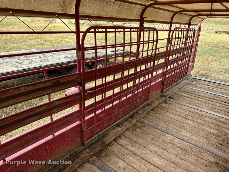 image for item NP9539 1989 Gooseneck 89-2426-F  Livestock Trailer