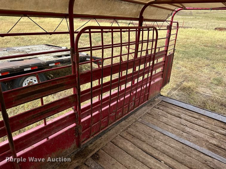 image for item NP9539 1989 Gooseneck 89-2426-F  Livestock Trailer