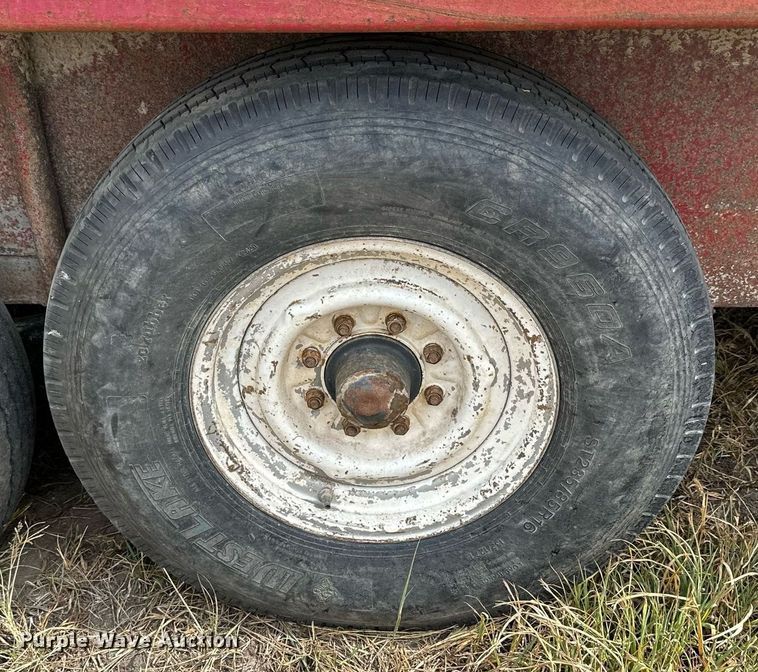 image for item NP9539 1989 Gooseneck 89-2426-F  Livestock Trailer