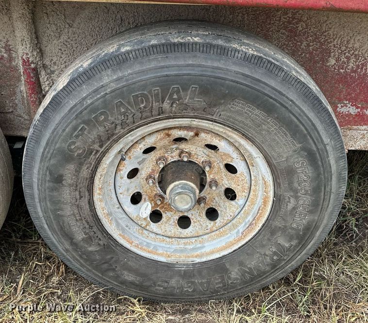 image for item NP9539 1989 Gooseneck 89-2426-F  Livestock Trailer