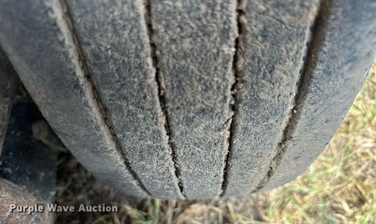 image for item NP9539 1989 Gooseneck 89-2426-F  Livestock Trailer