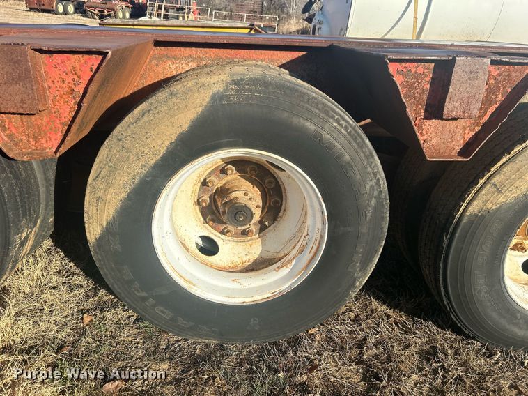 image for item DN0637 1981 Nuttall 350-0L  oilfield trailer