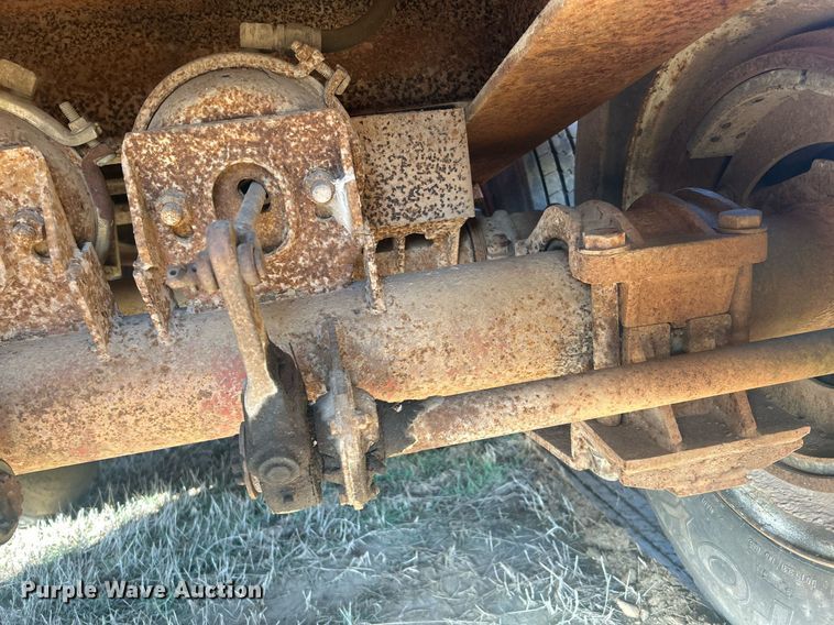 image for item DN0637 1981 Nuttall 350-0L  oilfield trailer