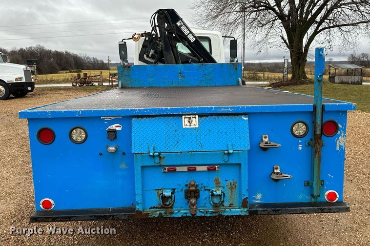 image for item DO2214 2004 International 4300  flatbed truck