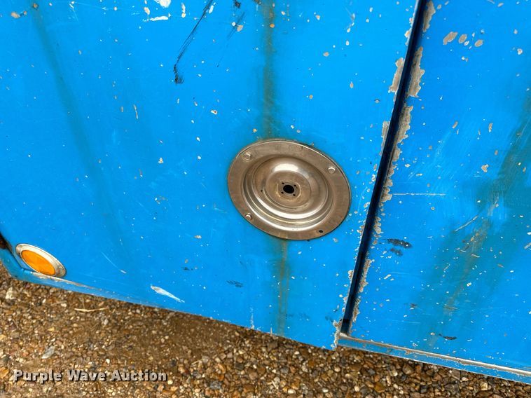 image for item DO2214 2004 International 4300  flatbed truck