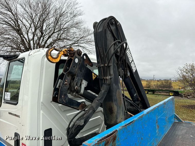 image for item DO2214 2004 International 4300  flatbed truck