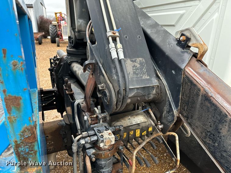 image for item DO2214 2004 International 4300  flatbed truck