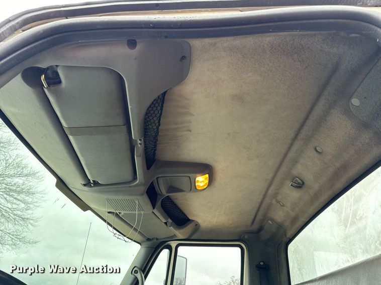 image for item DO2214 2004 International 4300  flatbed truck