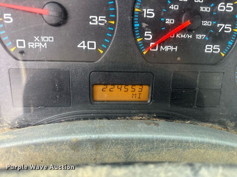 image for item DO2214 2004 International 4300  flatbed truck