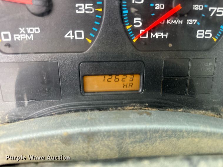 image for item DO2214 2004 International 4300  flatbed truck