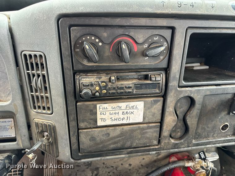 image for item DO2214 2004 International 4300  flatbed truck