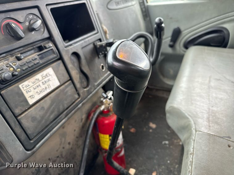 image for item DO2214 2004 International 4300  flatbed truck