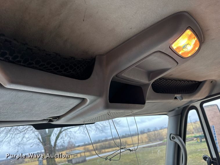 image for item DO2214 2004 International 4300  flatbed truck