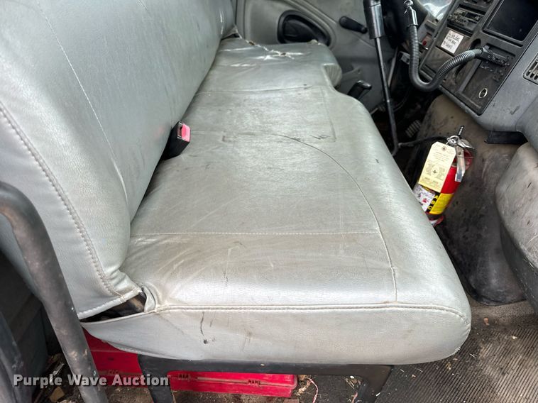 image for item DO2214 2004 International 4300  flatbed truck